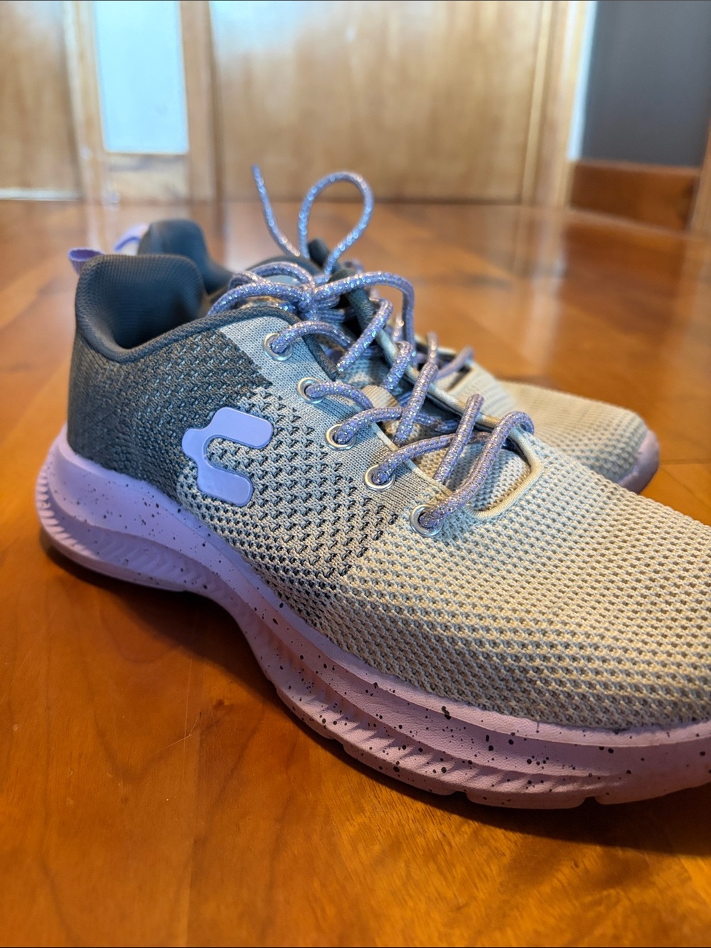 Charly Sneakers - Size 7